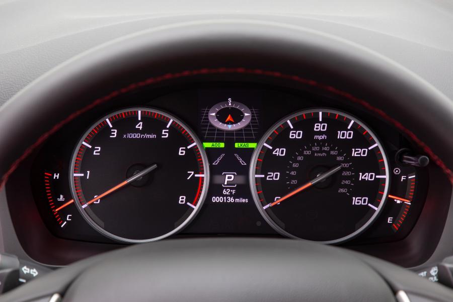 Панель приборов Acura ILX A-Spec 2018 года  (фото 44 из 52)